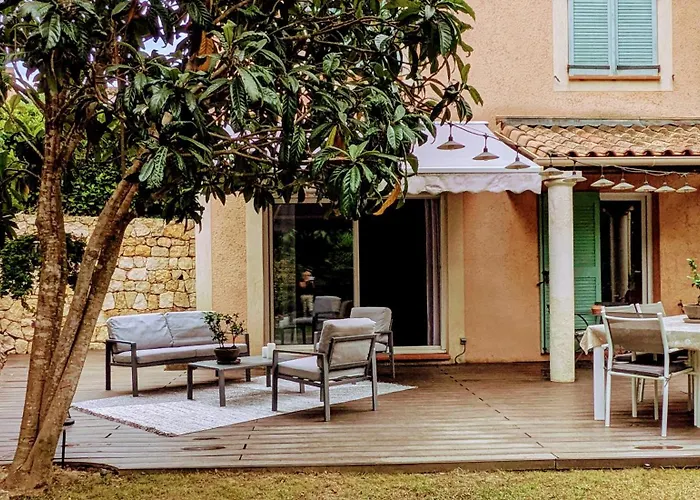 Villa Dans Un Puits De Verdure Avec Piscine Residentielle