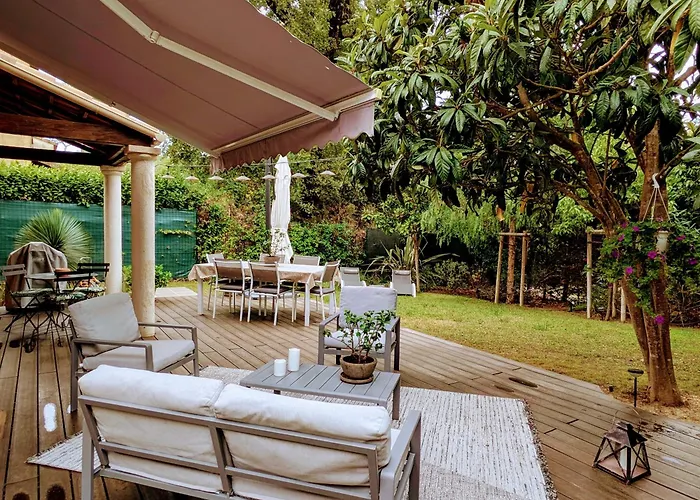 Villa Dans Un Puits De Verdure Avec Piscine Residentielle