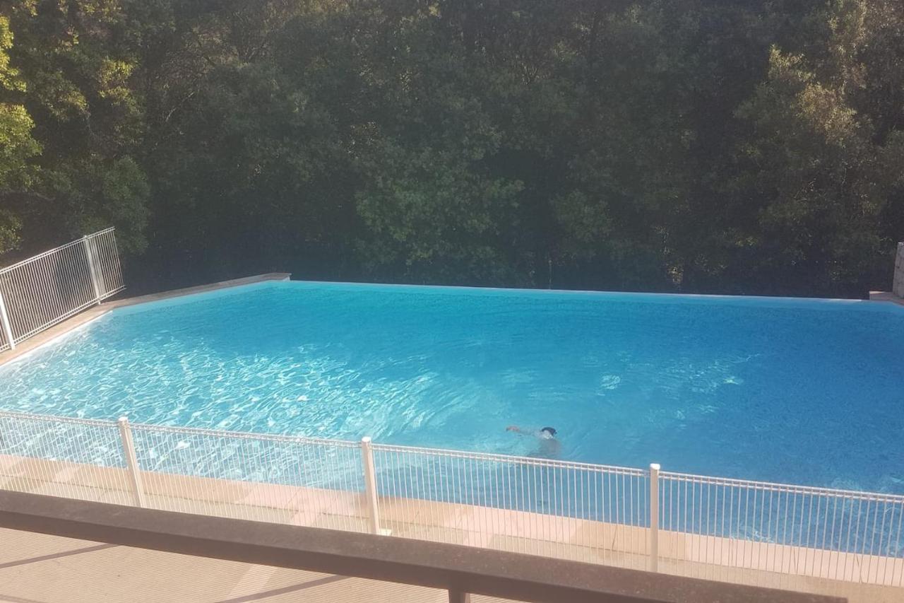 Villa Dans Un Puits De Verdure Avec Piscine Residentielle *